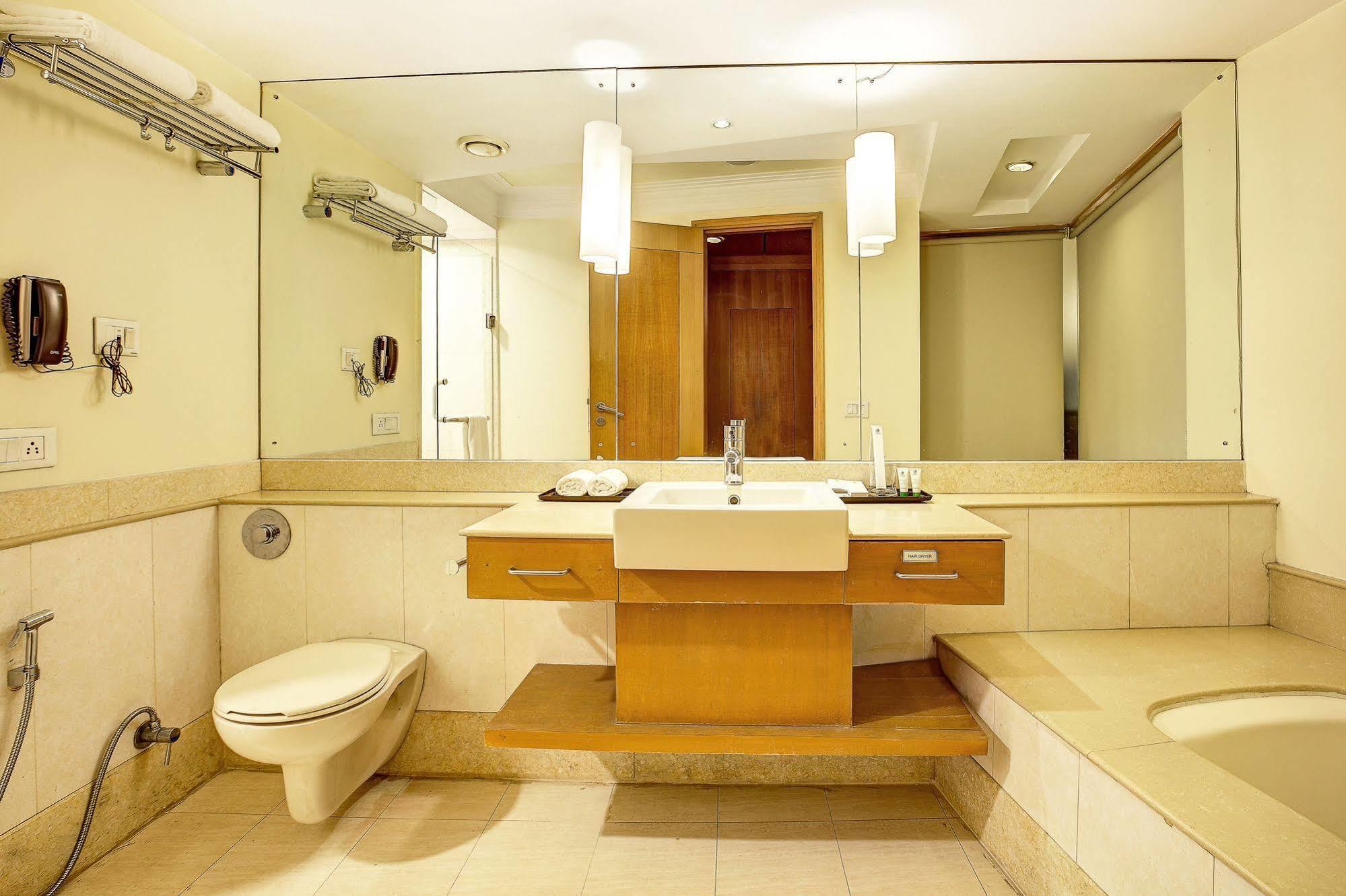 Western Court Chandīgarh Dış mekan fotoğraf